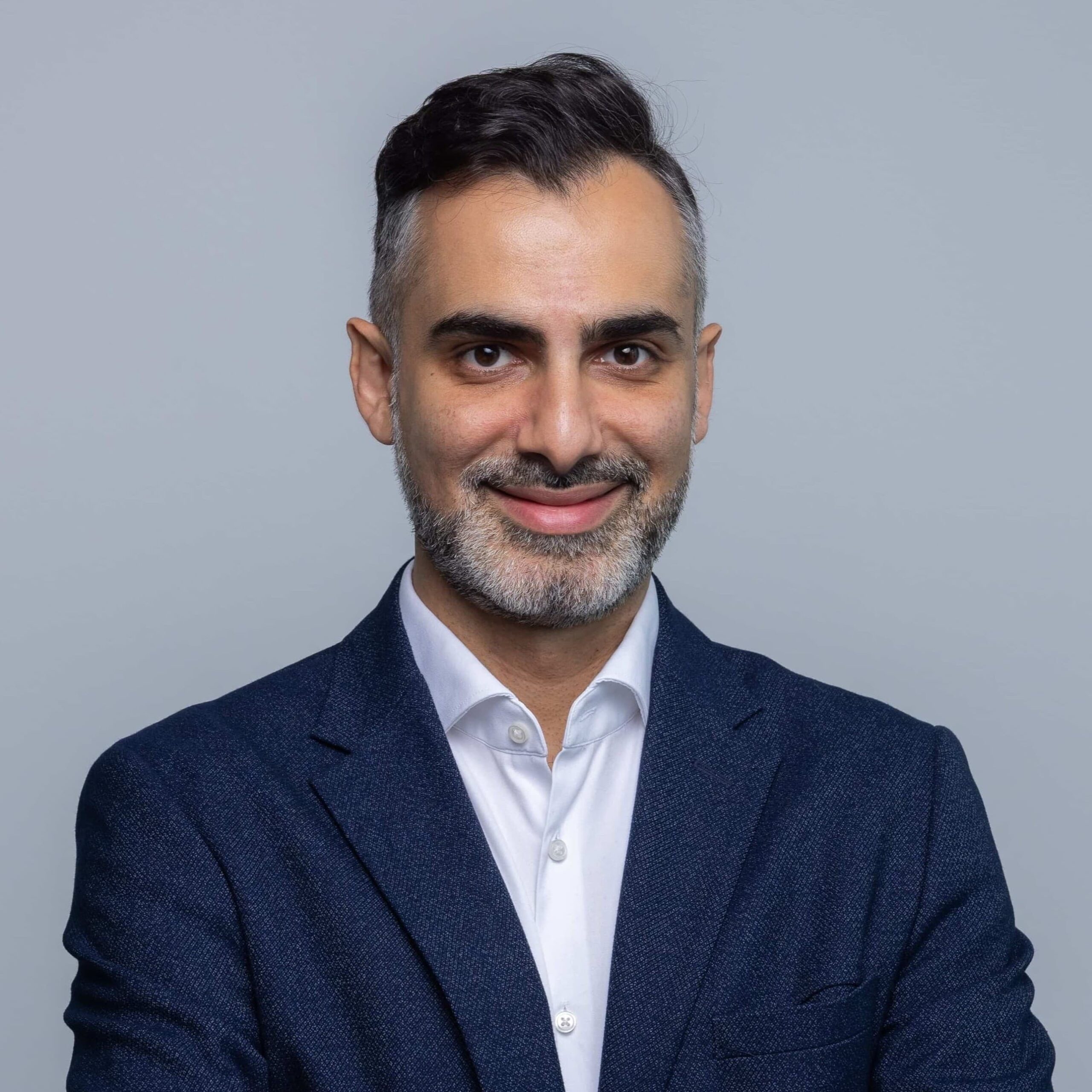 Farhang Akhavei